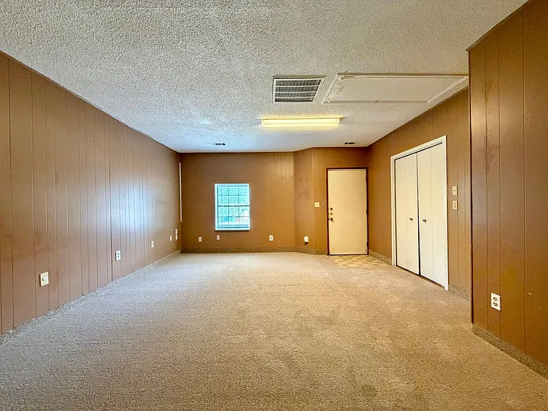 2110 Warfield Way — Photo 27