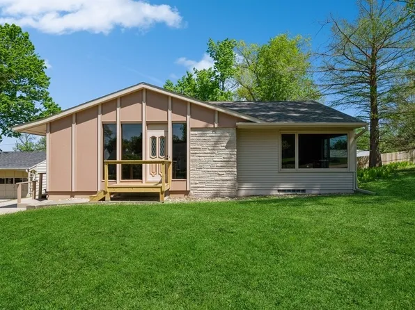 1030 Hill Dr SE, Cedar Rapids, IA 52403