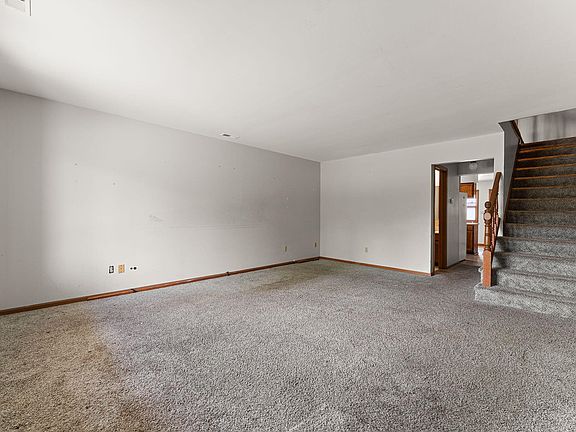 4th image of 928 Jordan Cir
