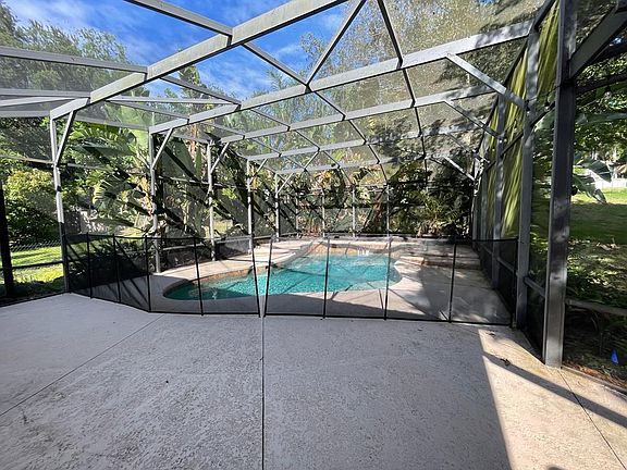 3rd image of 12340 Lake Valley Dr