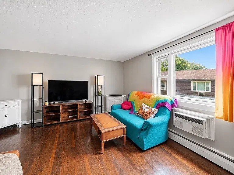 2 bed, 765 sqft, $2,400 — Photo 4