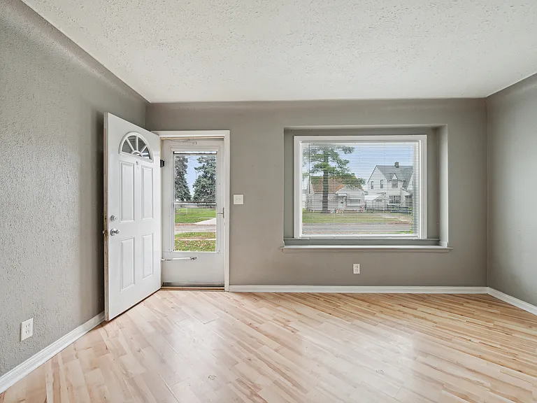 35 W Capistrano Ave — Photo 7