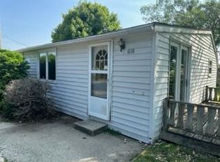 618 1st St, Dedham, IA 51440