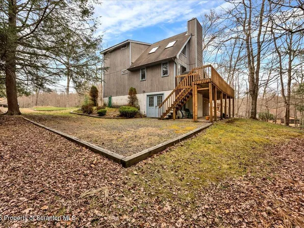 119 S Lehigh River Dr, Gouldsboro, PA 18424