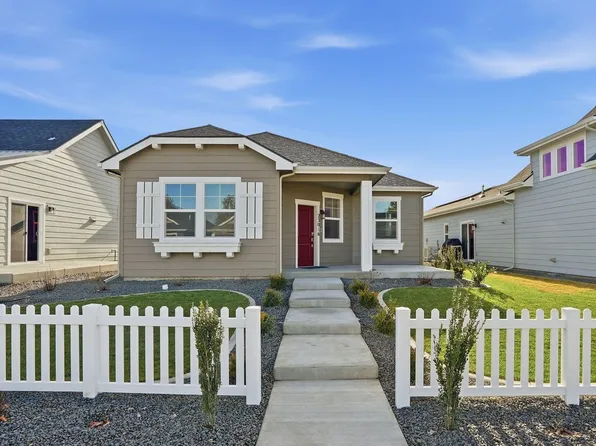 23016 E Edgewater Ln, Liberty Lake, WA 99019