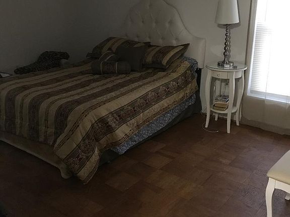 4th image of 10 Canterbury Sq