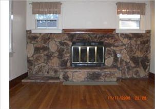 3rd image of 437 Beverly Sq