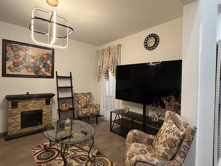 4521 Bandon Ave — Photo 2