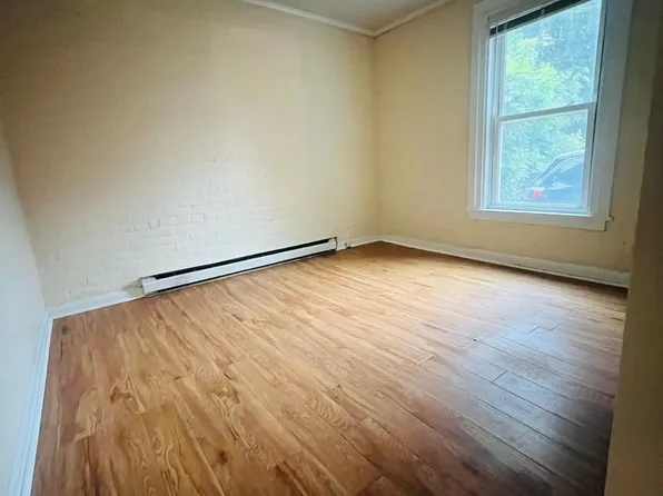 207 South Union St, 207 S Union St APT 1, Burlington, VT 05401