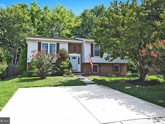 2nd image of 811 Hurley Ct