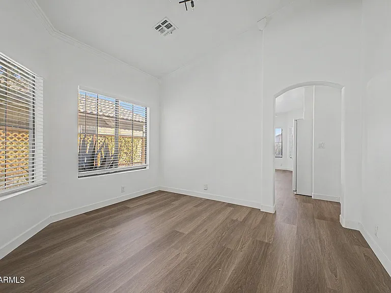 8868 W Laurel Ln — Photo 10