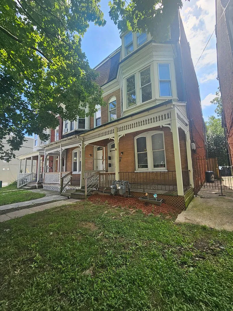 504 West King Street — Photo 1