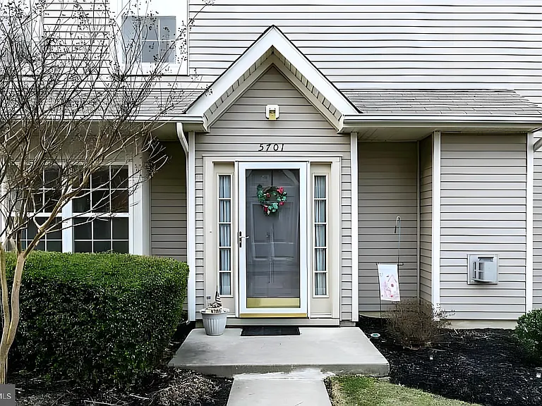 5701 Essex Ln — Photo 1