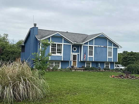 3rd image of 703 Howard Ln