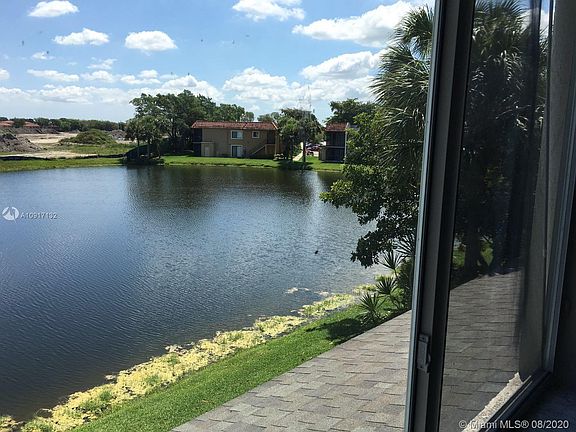 3rd image of 16643 Hemingway Dr