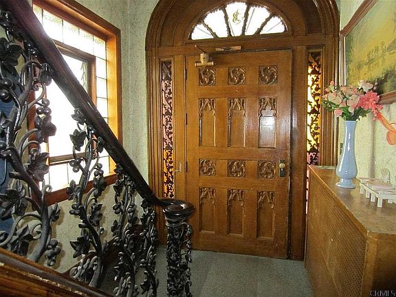 4th image of 3 Hudson Ave #1N