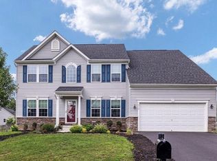 12 Kanawha Ct, Falling Waters, WV 25419