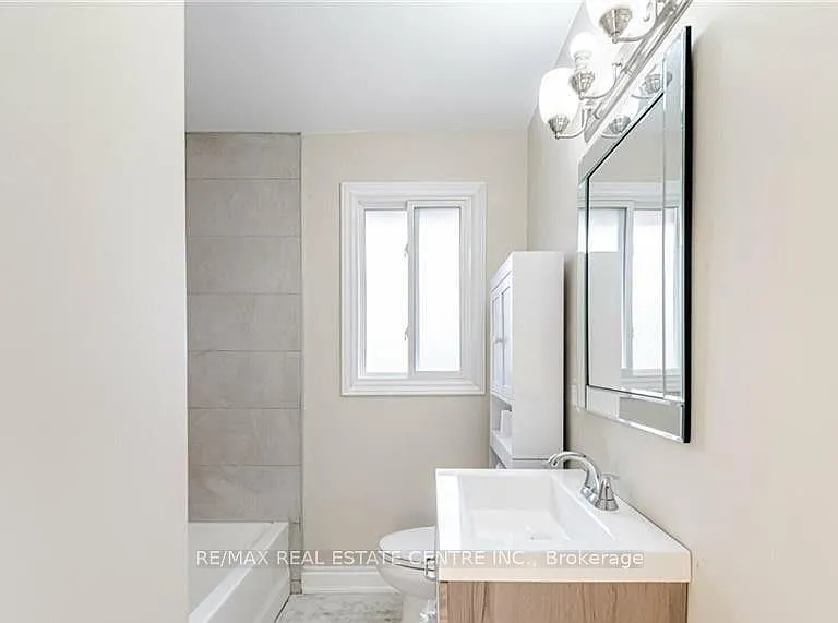 364 E 14th St #UPPER FLOOR ONLY — Photo 22