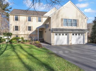 105 Hadley Rd, Merrimac, MA 01860