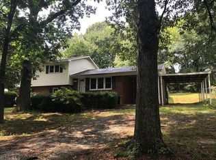 5016 Shoreline Dr, Greensboro, NC 27410