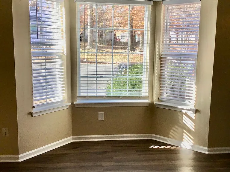 1660 Skiffes Creek Cir — Photo 5