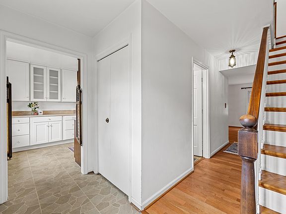 4th image of 135 Georgetown Grn