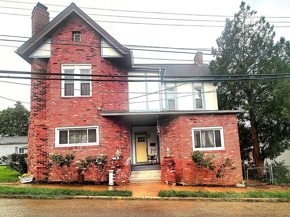 Front elevation. 422 Steck's welcoming front door is waiting for your family to enter and stay a while!