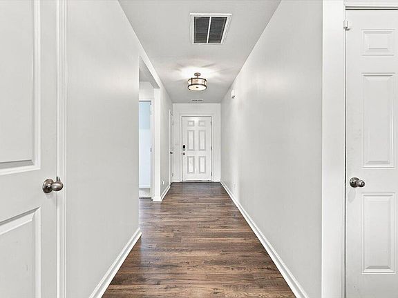 5th image of 2528 Lucille Ln