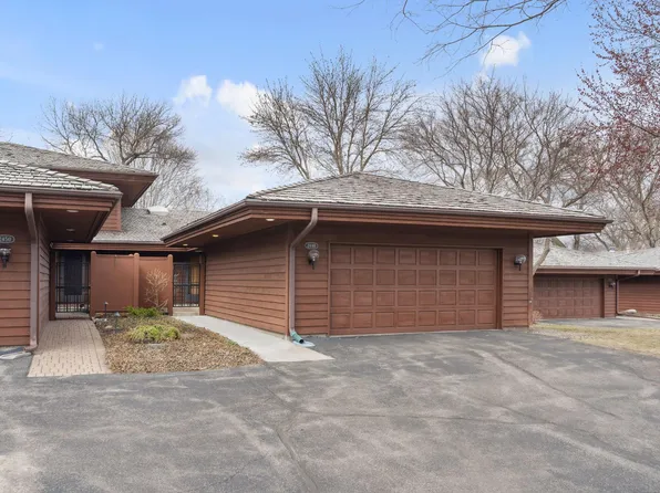 2440 Robin Oak Rdg, Minnetonka, MN 55305