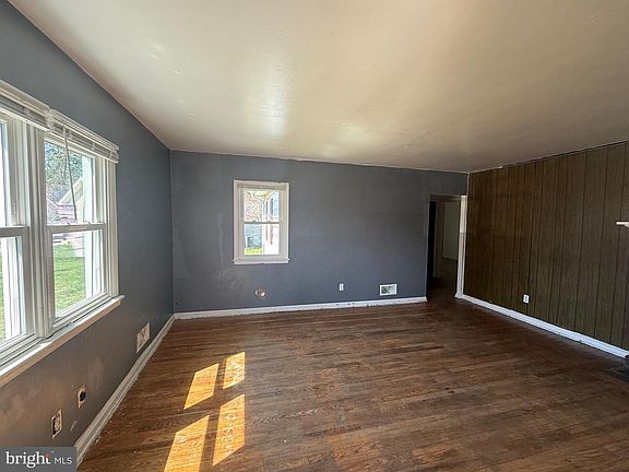 2nd image of 17 Varmar Dr