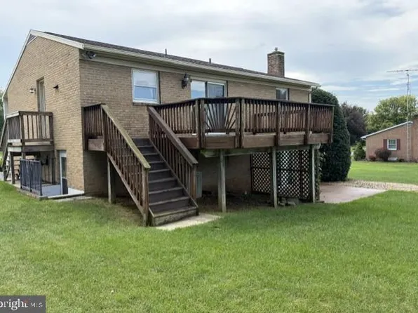17818 Daisy Dr, Hagerstown, MD 21740