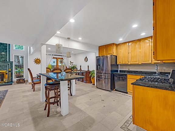 4th image of 137 Marina Bay Court