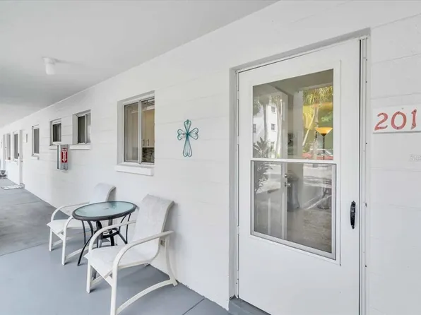 2014 Canal Dr #M6, Bradenton, FL 34207