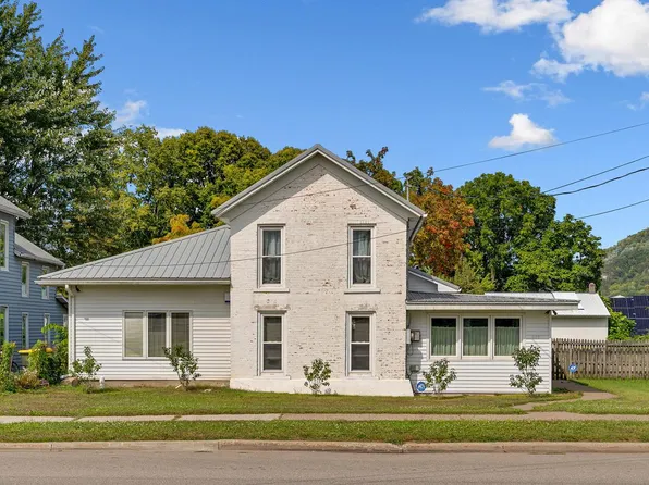 667 East Blackhawk AVENUE, Prairie Du Chien, WI 53821