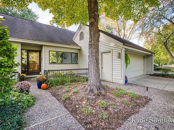 2nd image of 6542 Grenelefe Dr SE