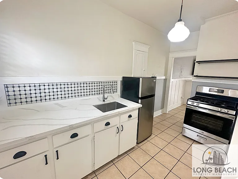 242 Gaviota Ave — Photo 2