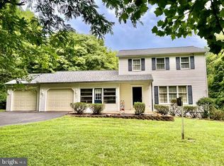 42 Overlook Rd, Morgantown, PA 19543
