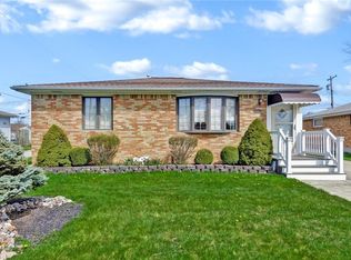 108 Morris Cir, Depew, NY 14043