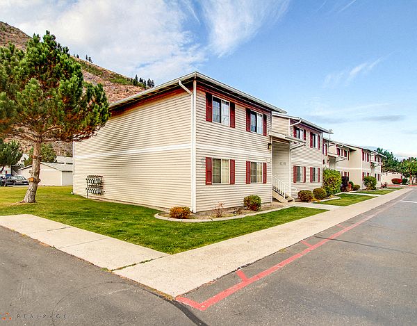 Side view of Creekside