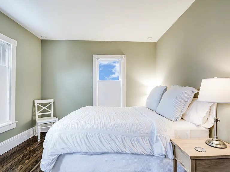 116 Bay St — Photo 12