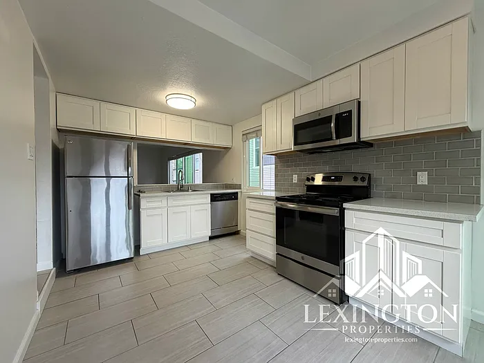 2325 I St #4 — Photo 8