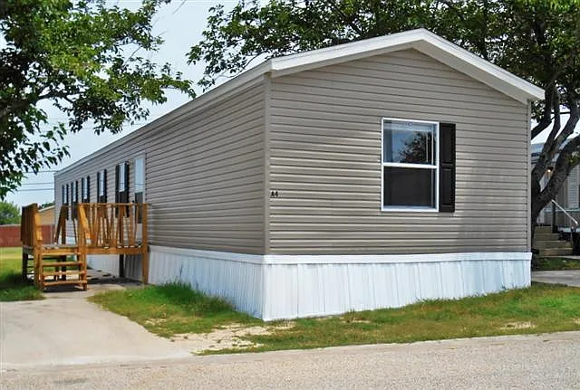 Building Photo - 305 Elms Rd #4A