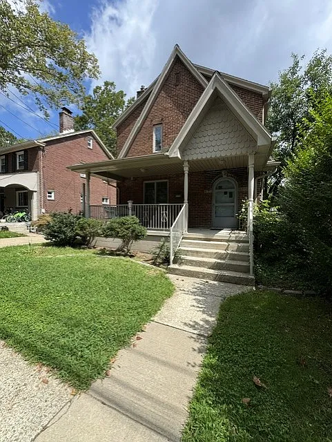 3 bed, 1232 sqft, $2,400 — Photo 1