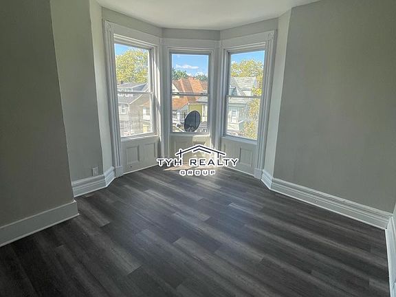 3rd image of 174 N 14th St #3