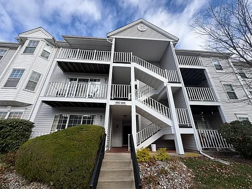 861 Juniper Way Photo 1