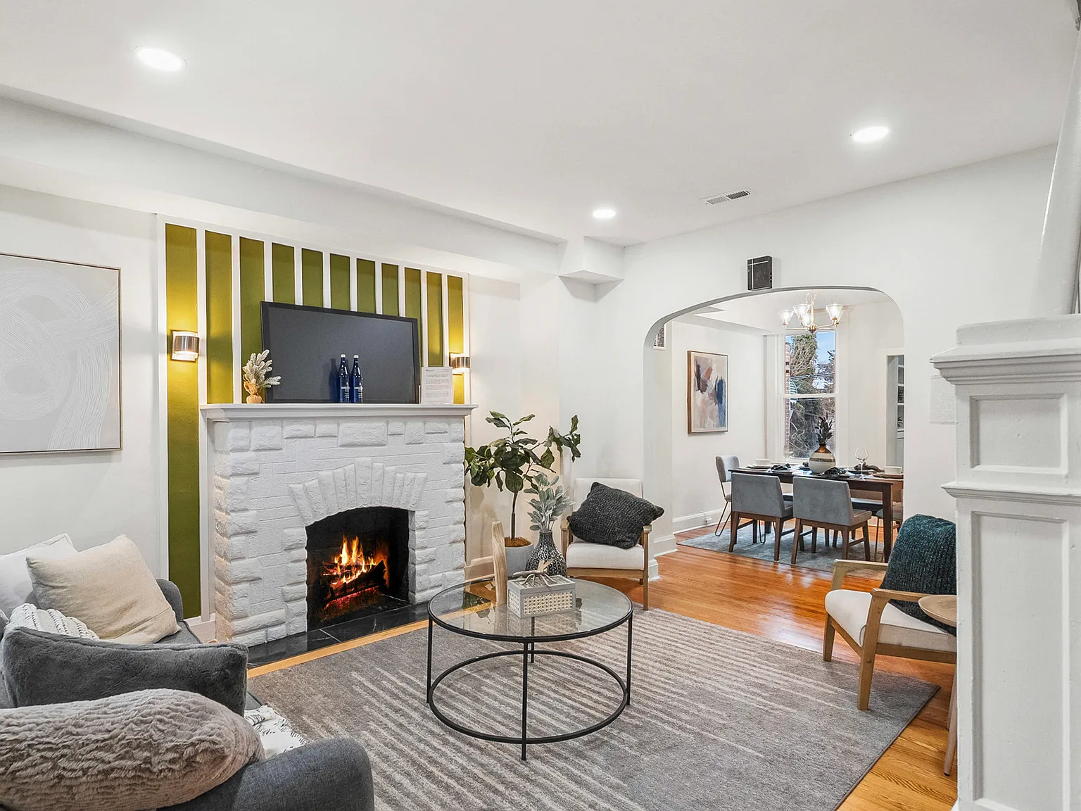 3 bed, 1.5 bath, 1200 sqft, $1,900 — Photo 1