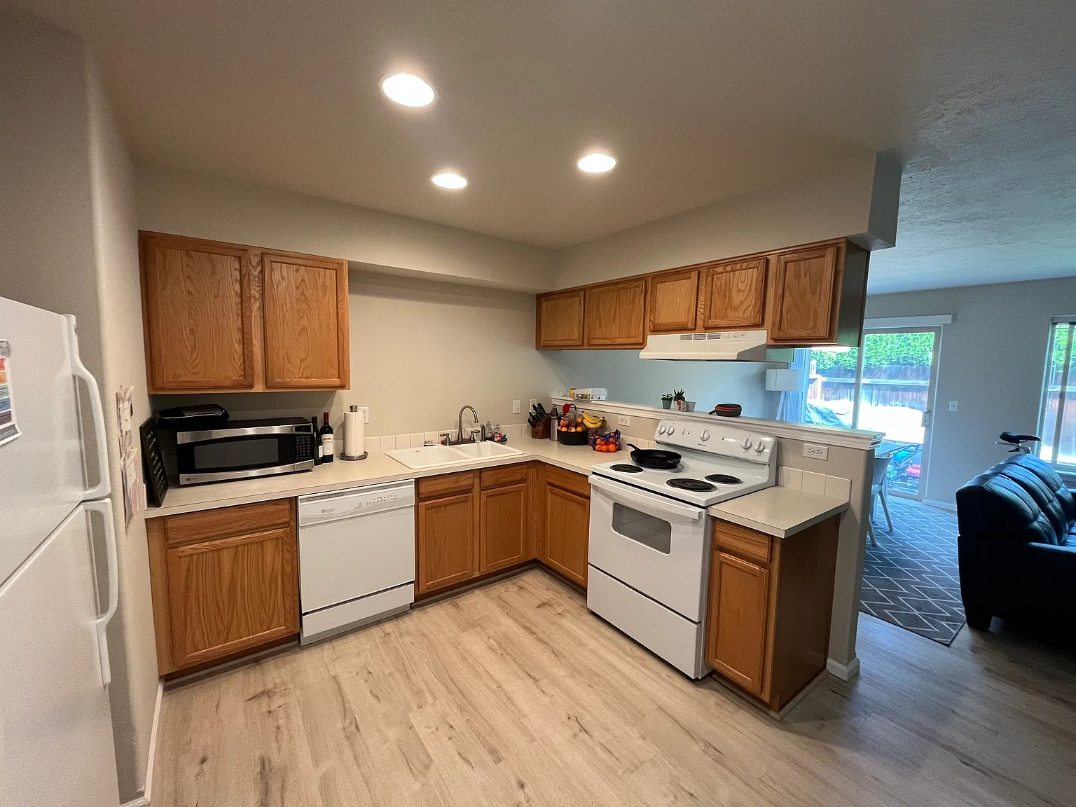 2 bed, 1.5 bath, 1184 sqft, $2,050 — Photo 3