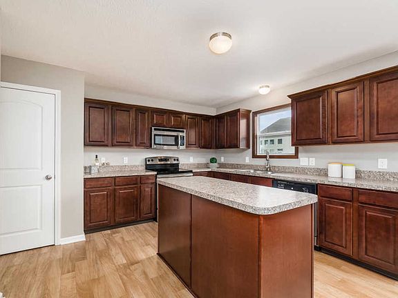 5th image of 6112 Follensby Dr