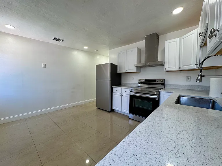 632 N M St #B — Photo 3