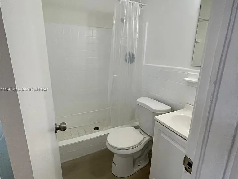 800 N Federal Hwy #5 — Photo 17